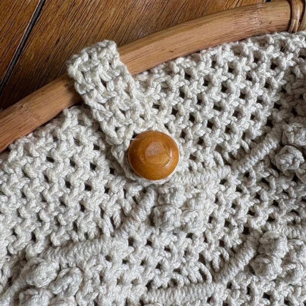Vintage crochet/woven clutch bag with wood/rattan handle - Picture 3 of 5